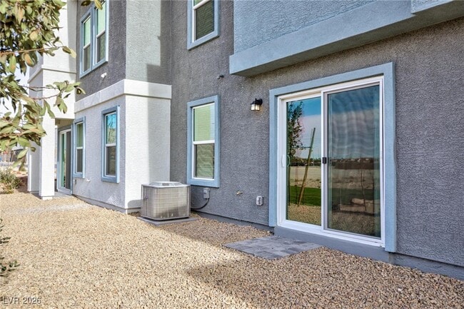 Building Photo - 6085 Lily Gdn St