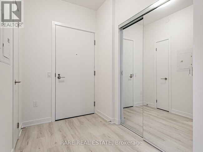 Photo du bâtiment - 110 Broadway Ave