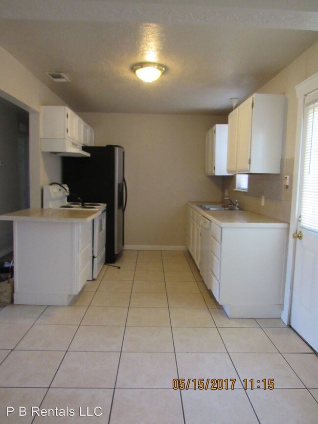 Foto del edificio - 3 br, 2 bath House - 2118 NW Lake Avenue