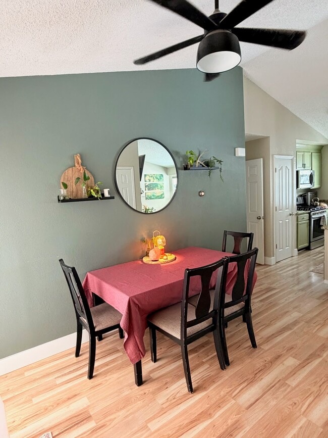 Foto del edificio - 5955 Wisteria Dr