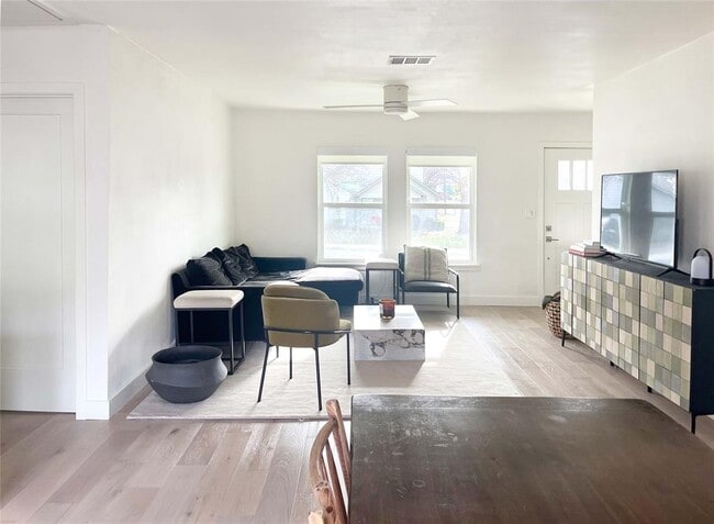 Building Photo - 4800 Duval St