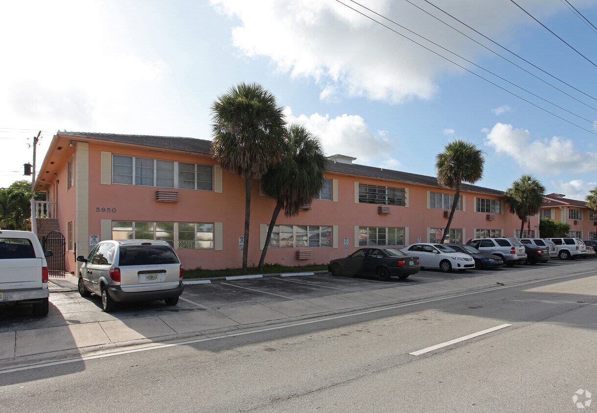 Pine Crest Apartments Fort Lauderdale, FL