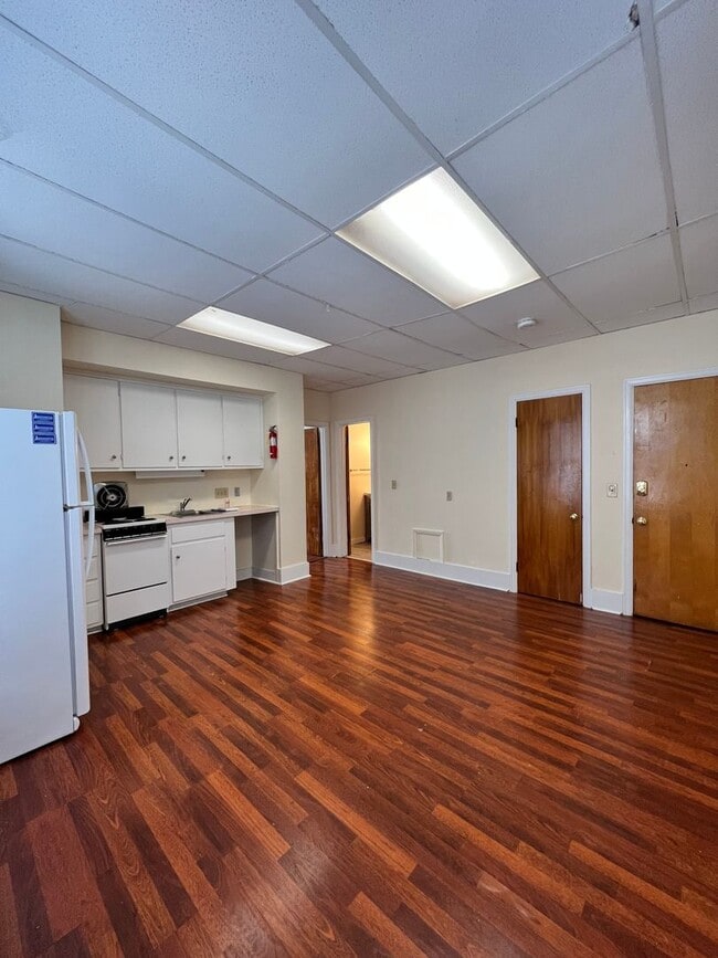 Building Photo - 42 N Prospect St