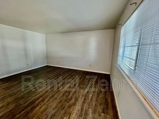 Foto del edificio - 1738 Elayne Dr