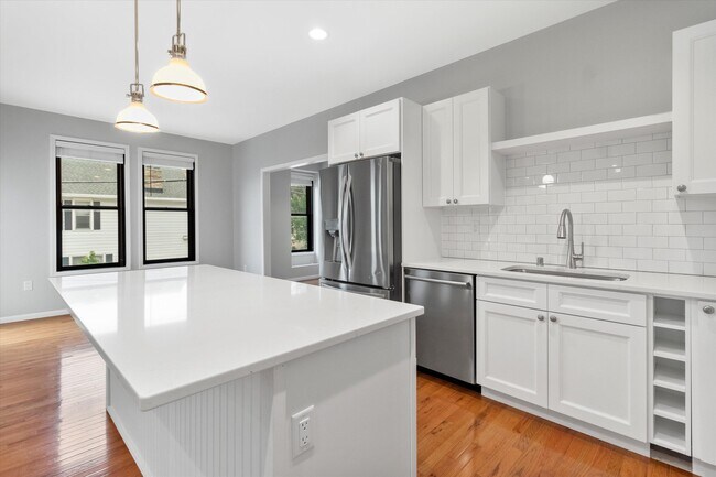 Foto del edificio - 1697 N Marshall St