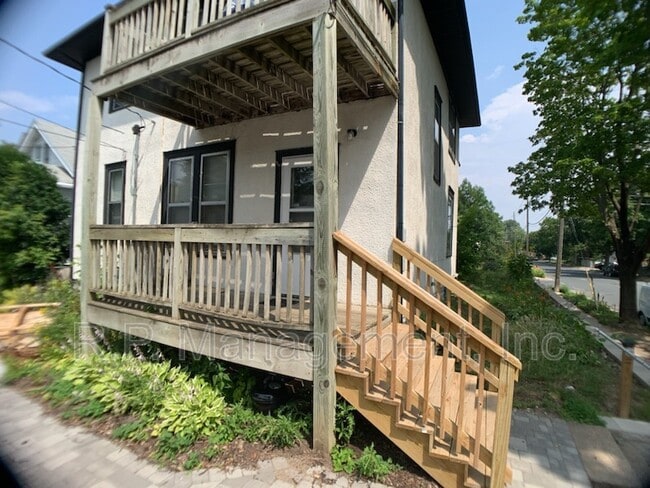 Building Photo - 256 Russell Ave S