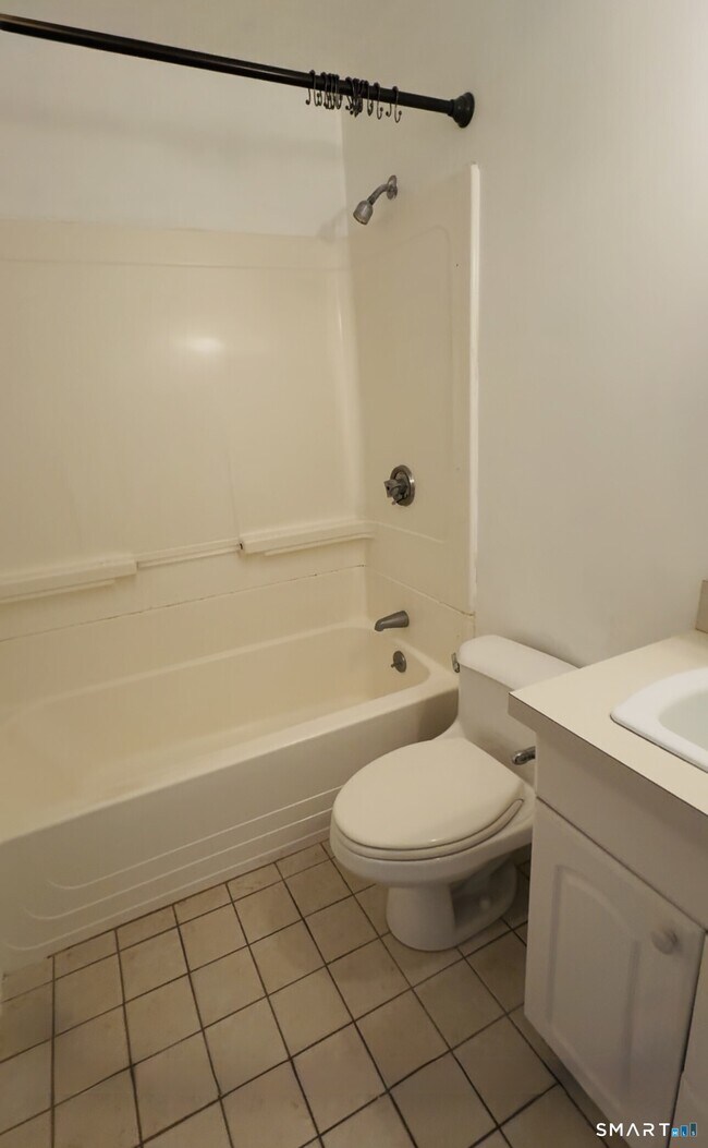 Foto del edificio - 204 Towne House Rd