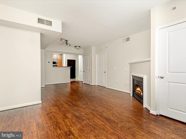 Building Photo - 851 N Glebe Rd