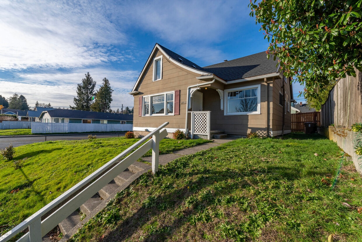 3023 S 11th St, WA 98405 House Rental in WA