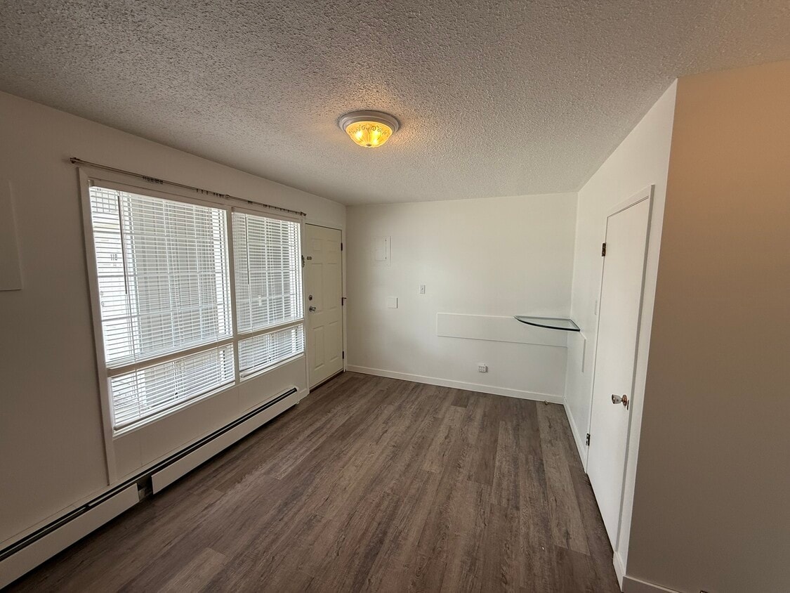 Primary Photo - 3500-3532 32 St