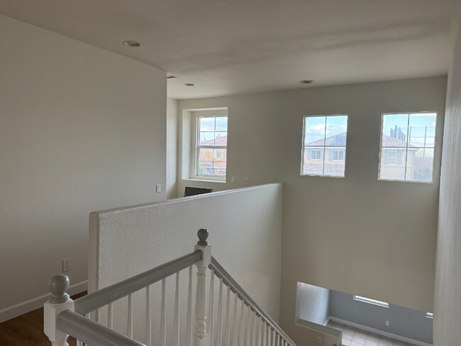 Building Photo - 3048 San Luis Dr