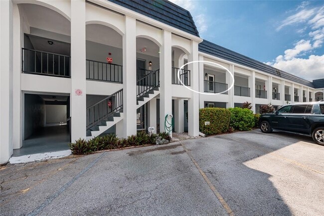 Foto del edificio - 8651 10th St N