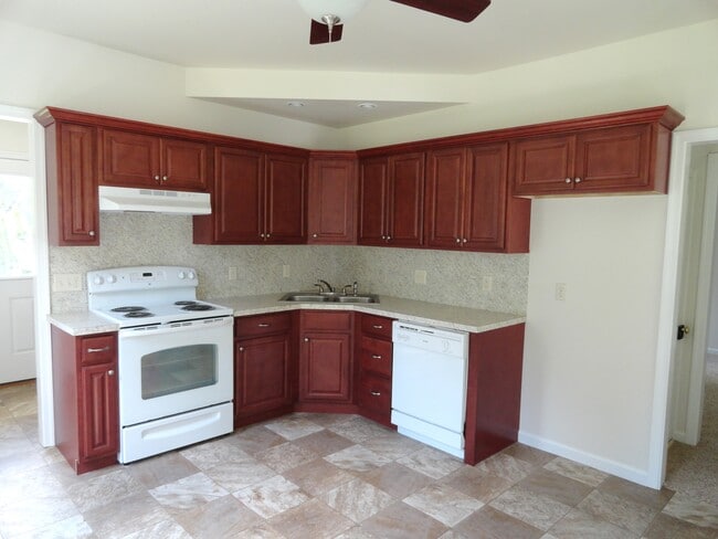 Building Photo - 77 E Main St