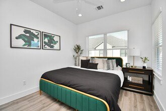 Building Photo - 2003 Laverne Willow Ln