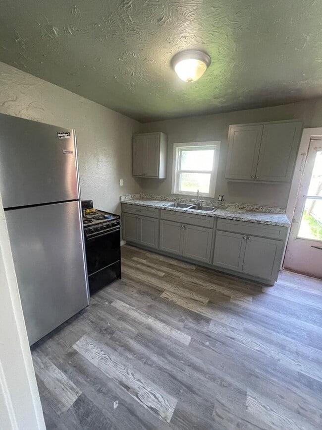 Building Photo - Adorable Home For Rent