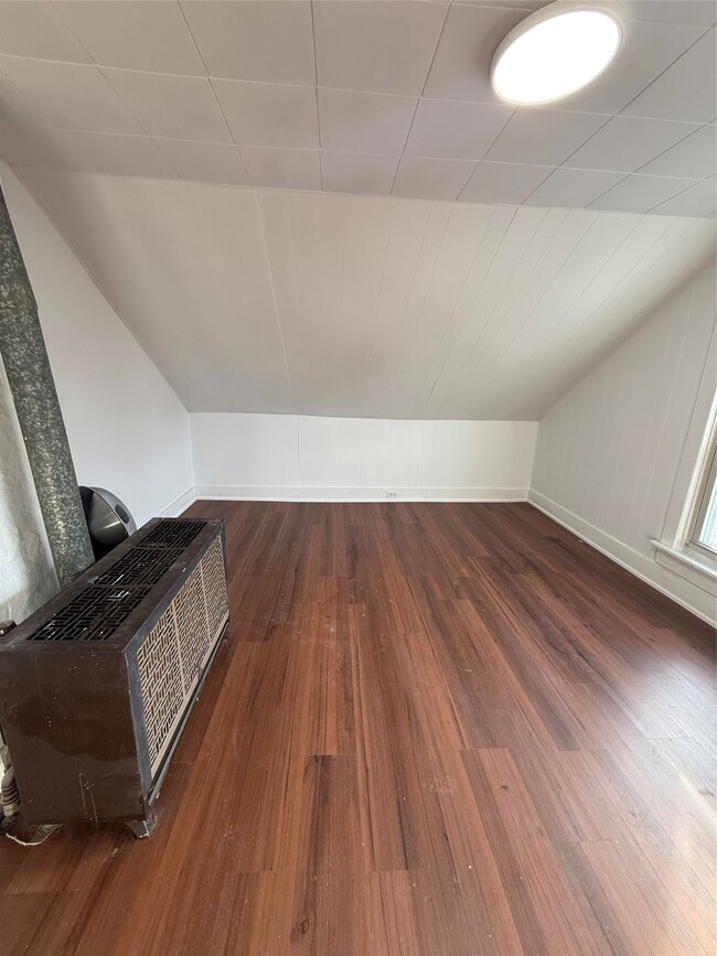 Building Photo - 71 Crocker Ave