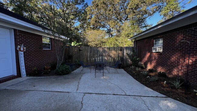 Building Photo - 631 Southern Way