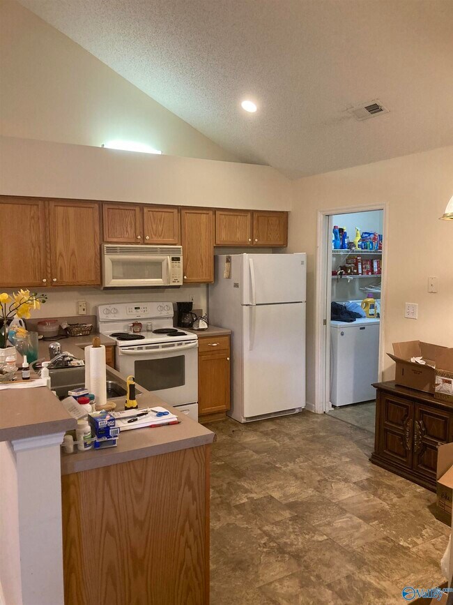 Building Photo - 1032 Cathedral Cir