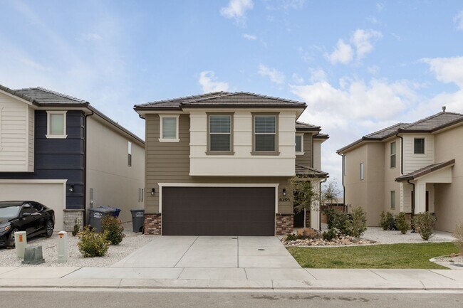 Foto del edificio - Spacious 4-Bedroom, 2.5-Bathroom Townhome ...