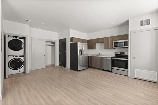 Building Photo - Modern Studio Apartment in Midtown Billings