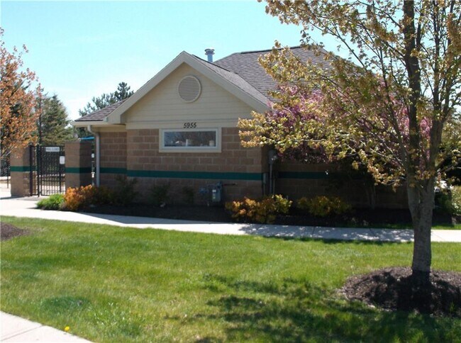 Building Photo - 9053 N River Chase Ln