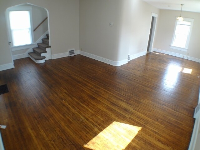 Foto del edificio - Spacious home just minutes from lake Erie ...