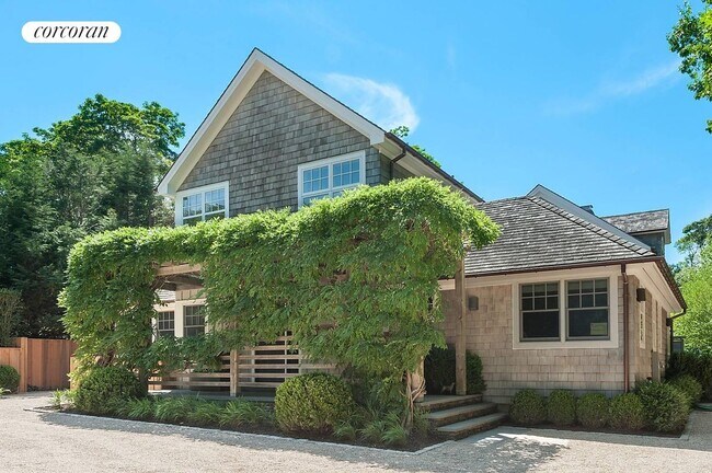 Building Photo - 27 Wainscott Stone Road