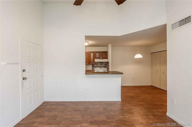 Foto del edificio - 15550 SW 80th St