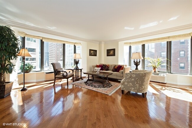 Building Photo - 40 E Delaware Pl