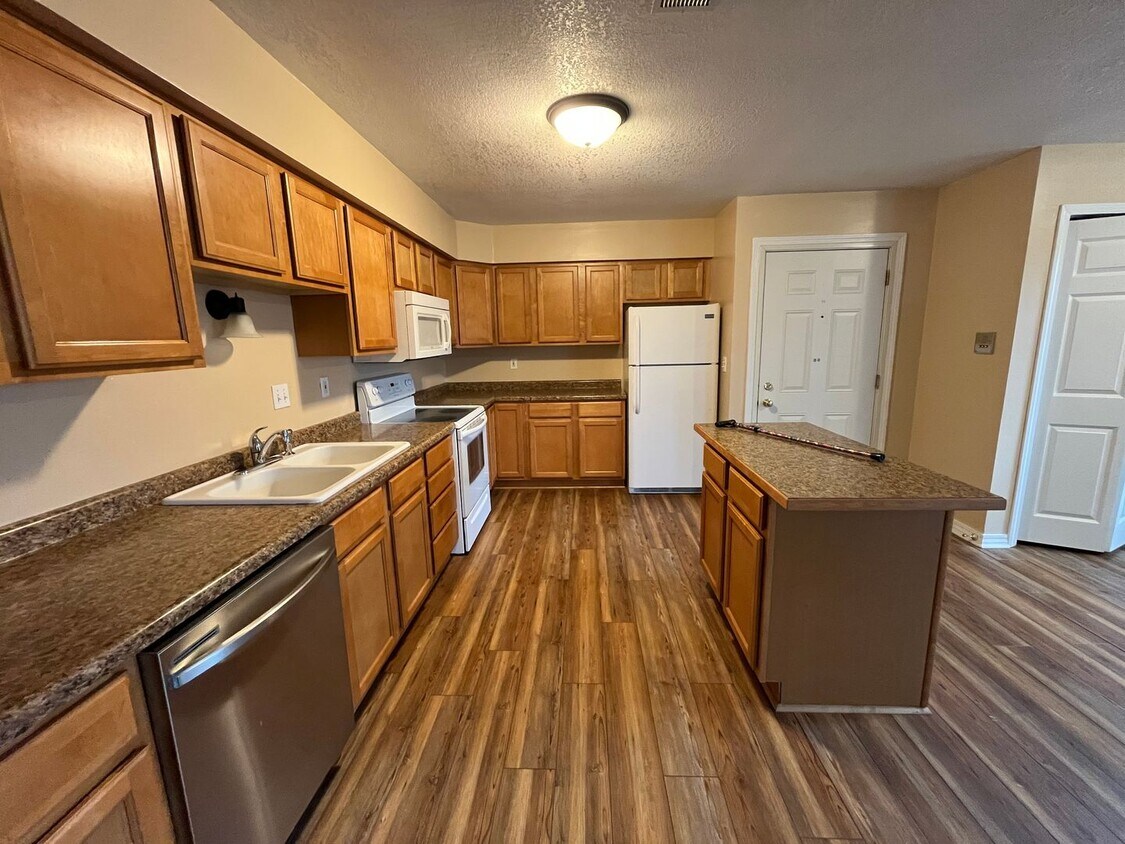 Foto principal - 886 Wescott Square