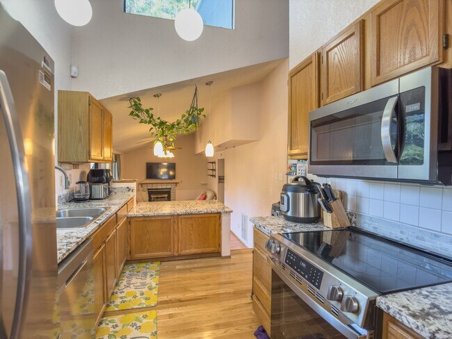 Foto del edificio - 3 Bedroom/2.5 Bathroom home in Desirable C...