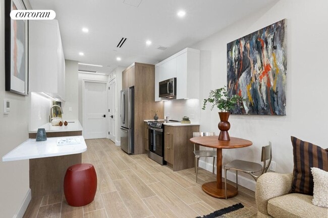 Building Photo - 760 Metropolitan Ave