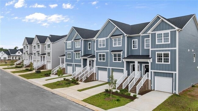 Building Photo - 1729 University Dr