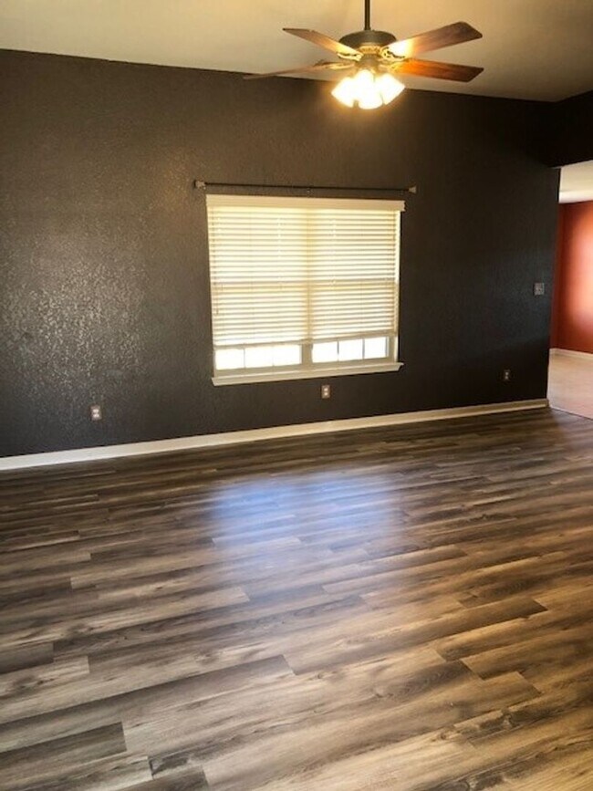 Foto del edificio - Family Home in LHSD