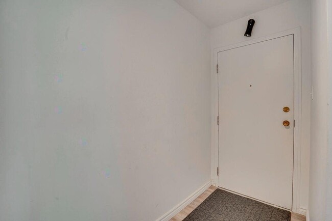Building Photo - 240 Pl. des Sorbiers