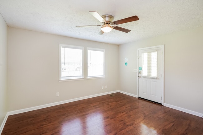 Building Photo - Bright Nashville Home with 4 Bedrooms