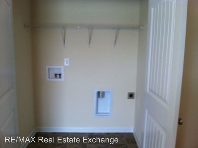 Foto del edificio - 204-204-B Johnny Johnson St