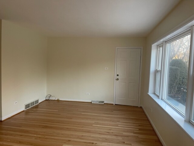 Building Photo - 3800 N Leavitt St