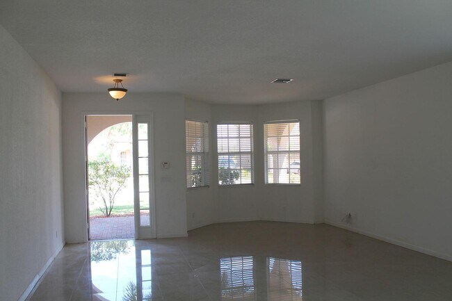 Foto del edificio - 1804 SW Jamesport Dr