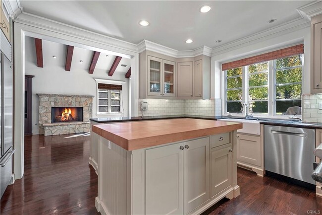 Foto del edificio - 4791 White Oak Ave