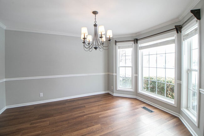 Foto del edificio - 2553 Emerald Ct