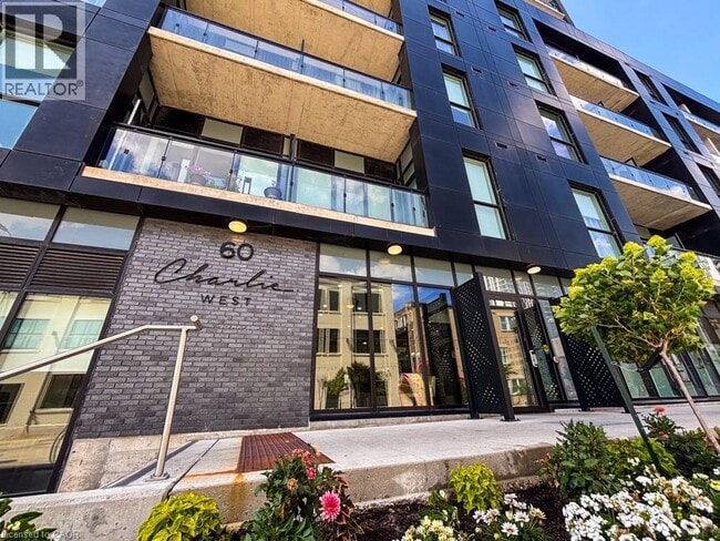 Building Photo - 60 Charles St W