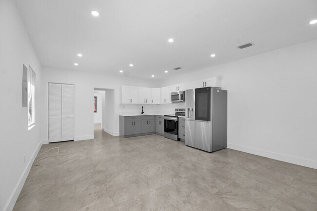 Building Photo - 1102 NW 103rd St