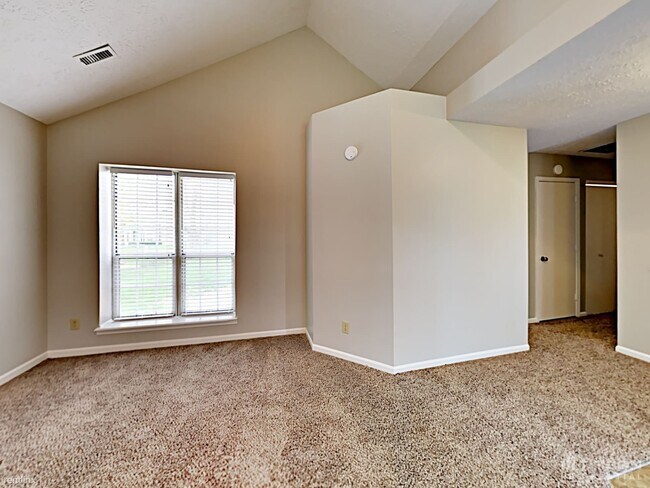 Building Photo - 3324 Oak Tree Dr S