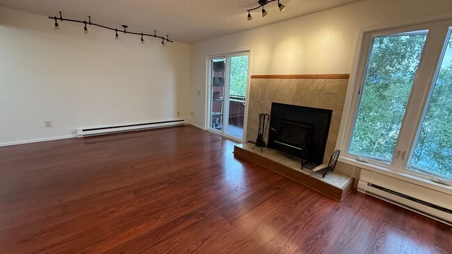 Building Photo - Spunky 3 bedroom 2.5 bath condo near JBER ...