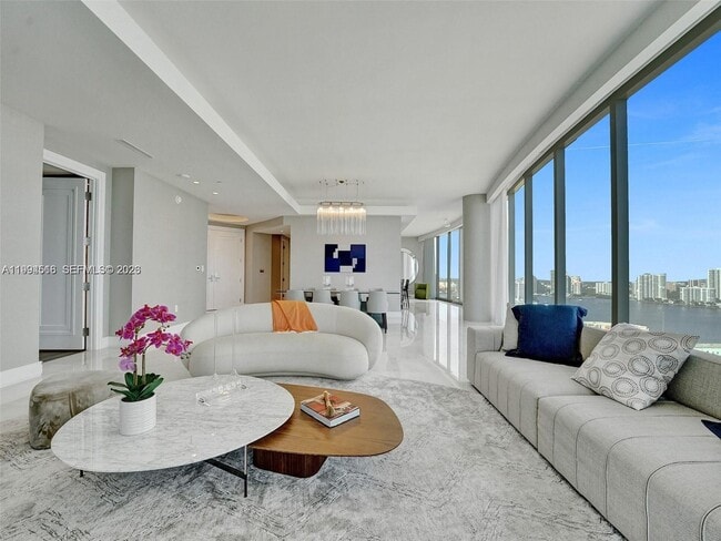 Building Photo - 17901 Collins Ave