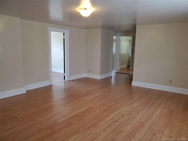 Building Photo - 105 Maplewood Ave