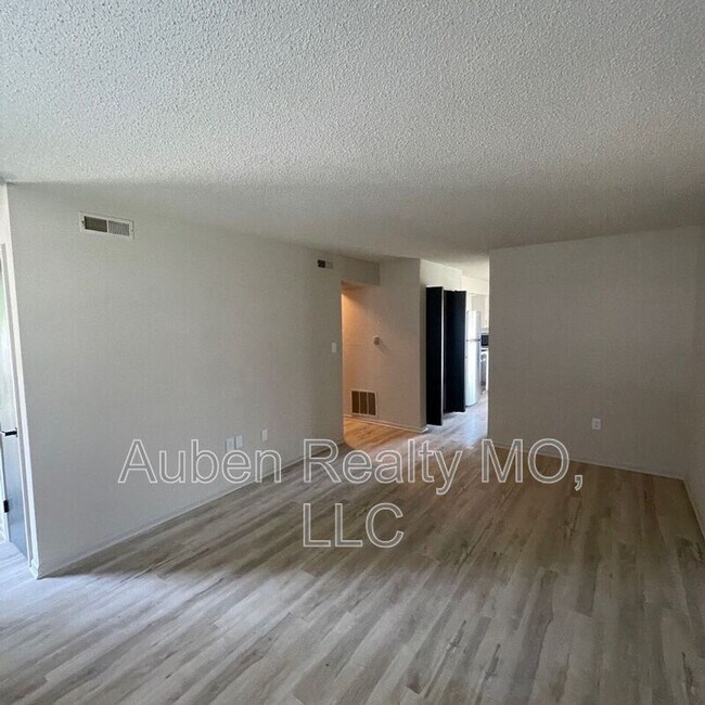 Foto del edificio - 3306 NW Mill Dr