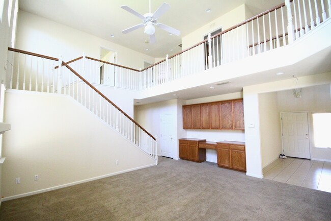 Building Photo - 5BR / 3BA / 2662SF / 3 Car Garage WS&G Pai...