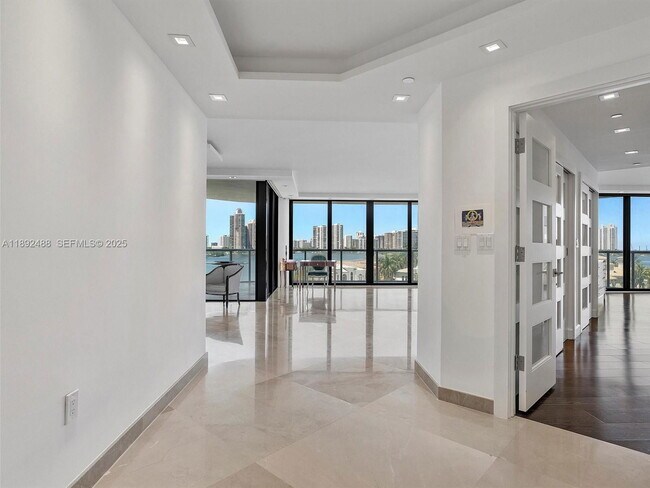 Foto del edificio - 4000 Island Blvd